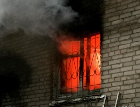 На Вологодчине инспектор пожнадзора спас пьяного соседа из горящей квартиры