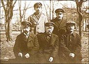 Группа питомцев Тотемской лесной школы с первым заведующим А. Царевским